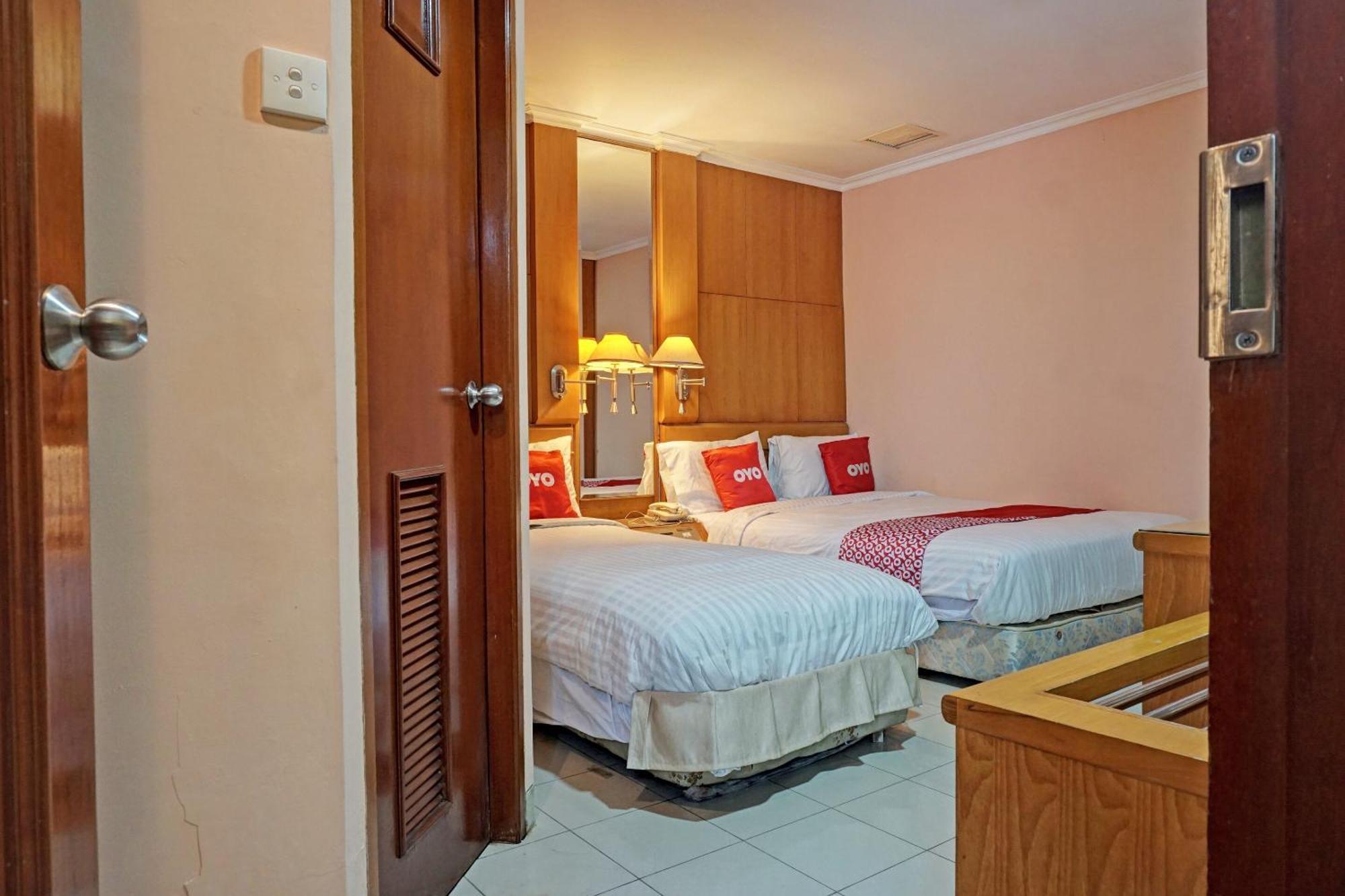 Oyo 671 Hotel Capitol 雅加达 外观 照片