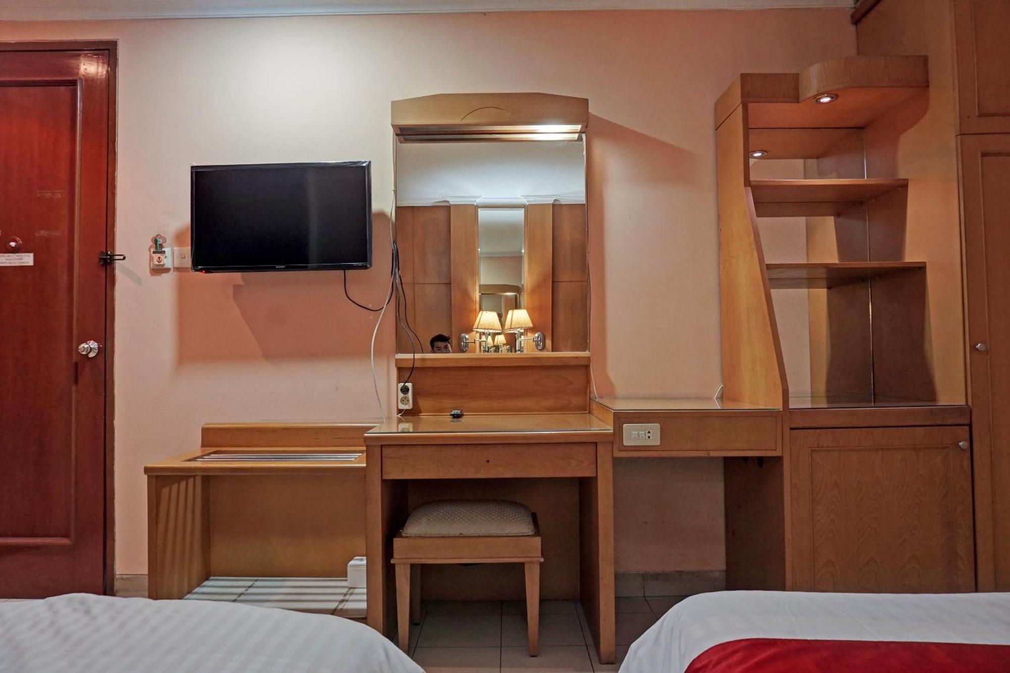 Oyo 671 Hotel Capitol 雅加达 外观 照片
