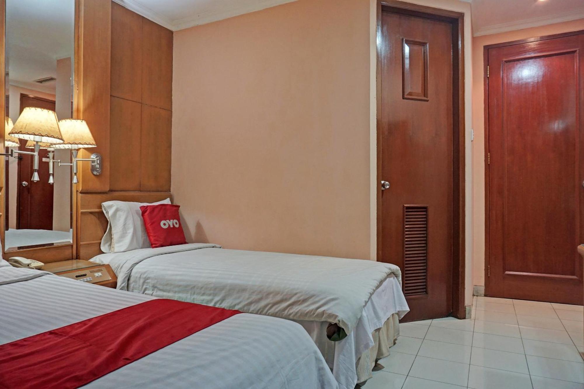 Oyo 671 Hotel Capitol 雅加达 外观 照片