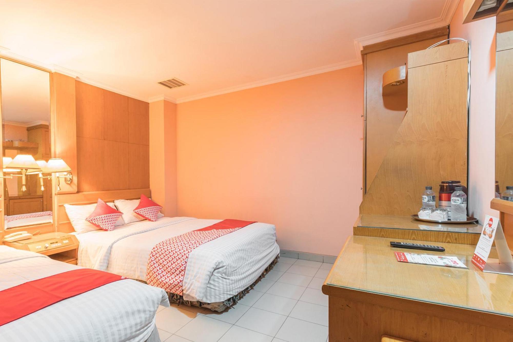 Oyo 671 Hotel Capitol 雅加达 外观 照片