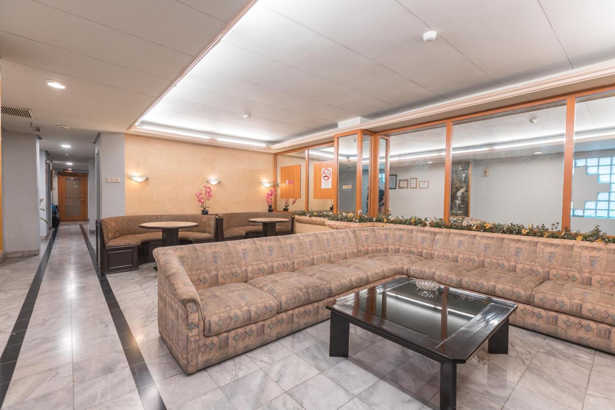 Oyo 671 Hotel Capitol 雅加达 外观 照片