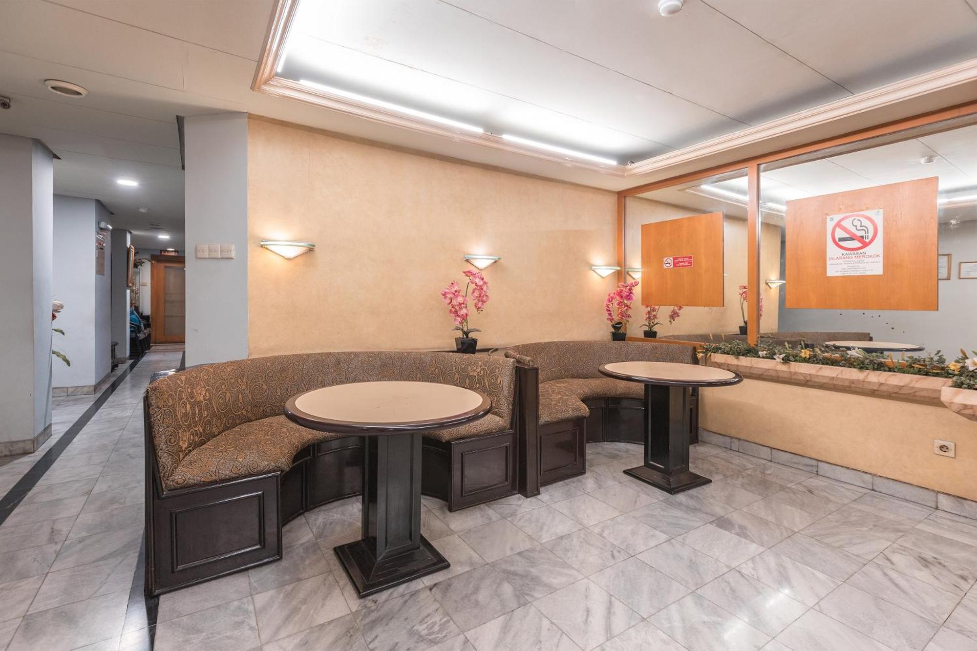 Oyo 671 Hotel Capitol 雅加达 外观 照片