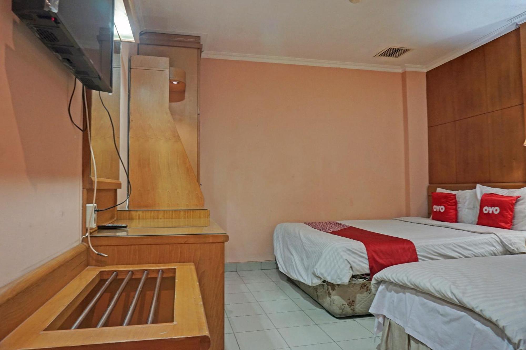 Oyo 671 Hotel Capitol 雅加达 外观 照片