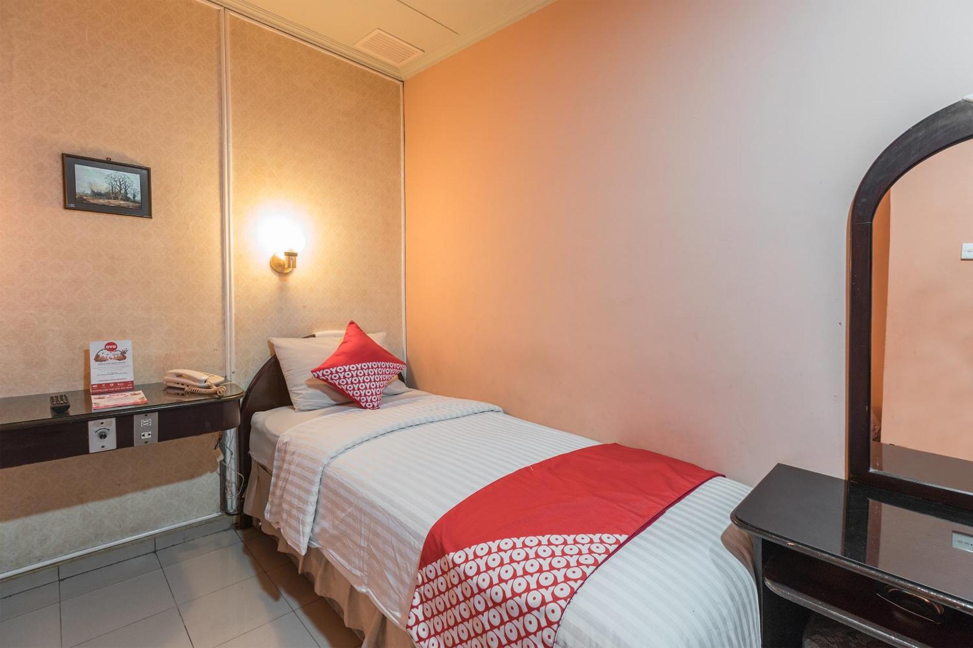Oyo 671 Hotel Capitol 雅加达 外观 照片