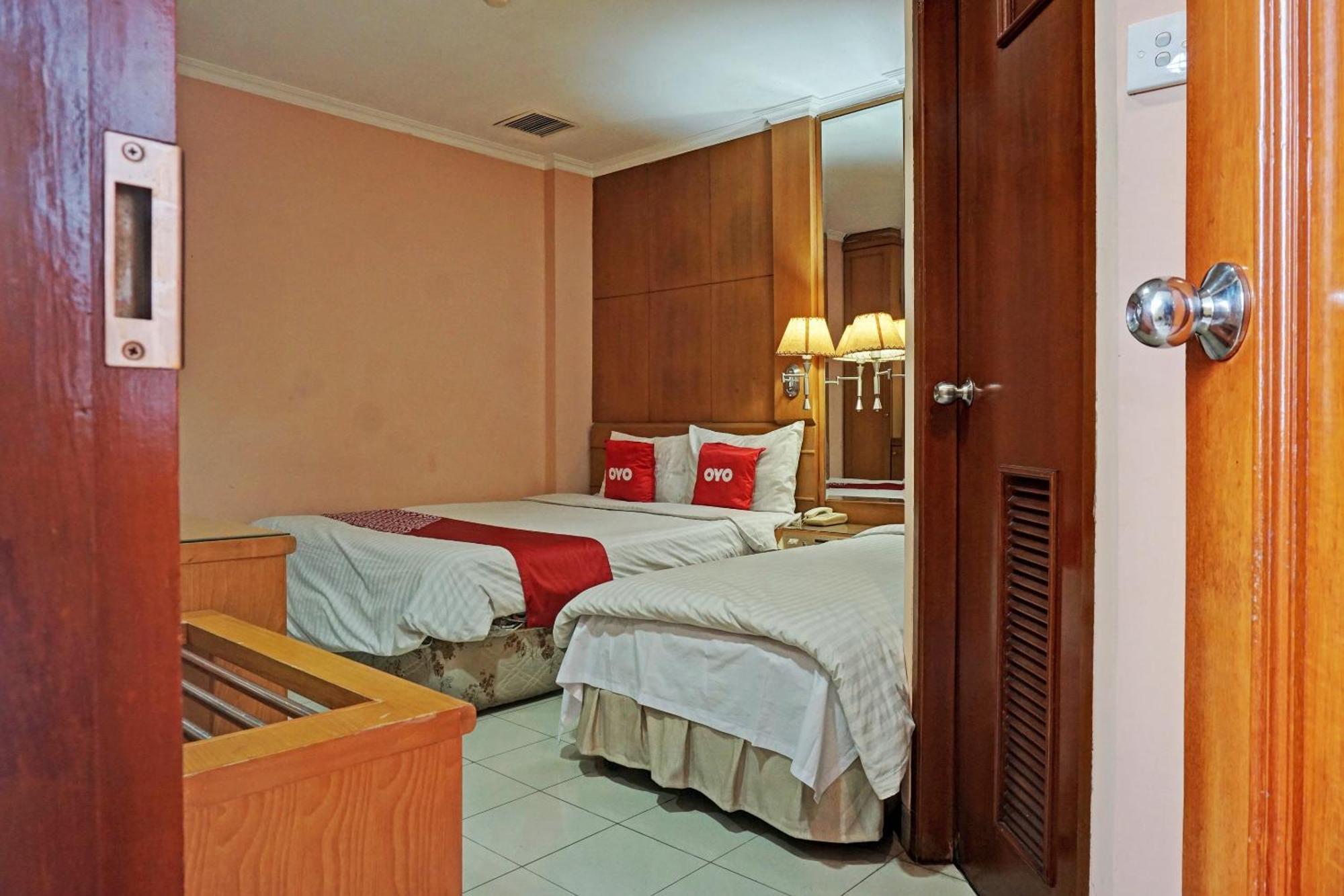 Oyo 671 Hotel Capitol 雅加达 外观 照片